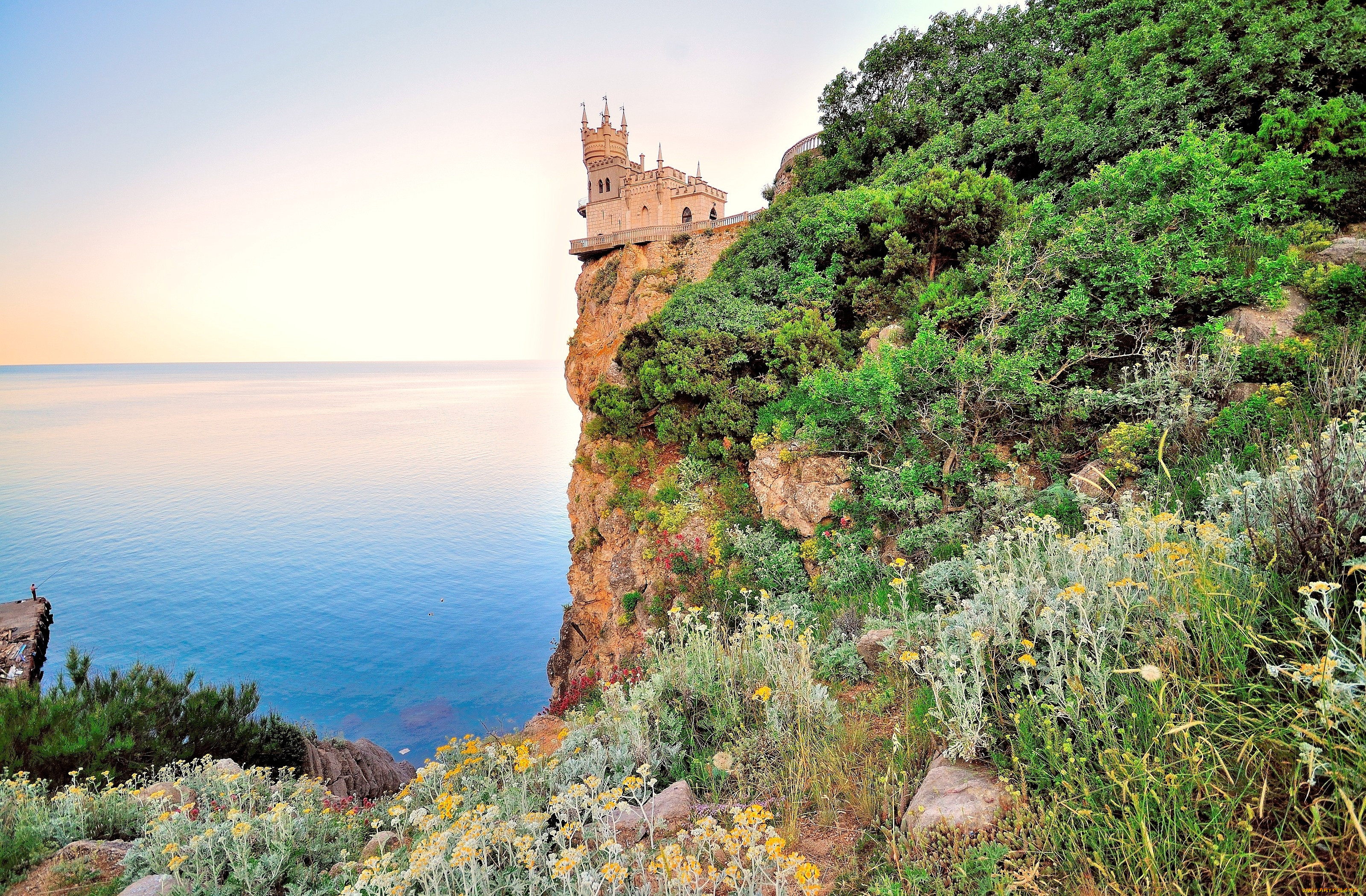 Крым обои на стол. Ялта замок Ласточкино гнездо. Ласточкино гнездо Крым 1920 1080.